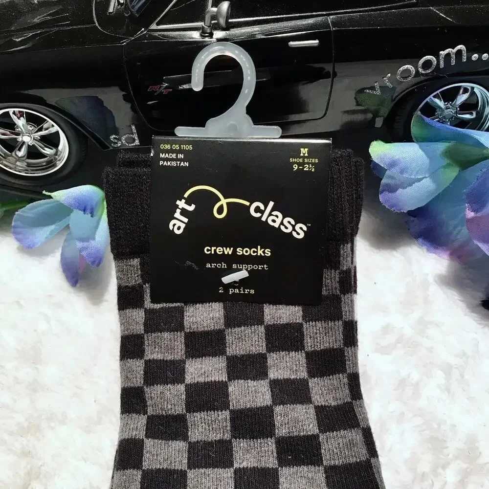 Art Class NWT 2 Pairs Crew Socks Boys M (9-2.5)